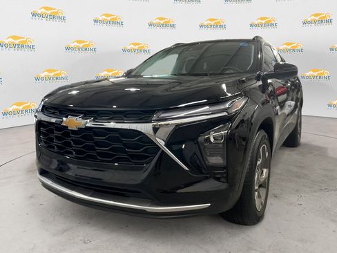 Used 2024 Chevrolet Trax LT w/ Driver Confidence Package image 1