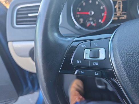 Used 2017 Volkswagen Jetta SE image 14