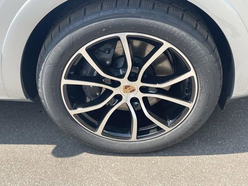 New 2025 Porsche Cayenne image 14
