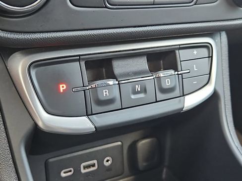 Used 2024 GMC Terrain SLE AWD/4WD image 21