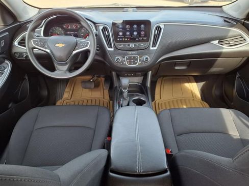 Used 2025 Chevrolet Malibu LT FWD image 8