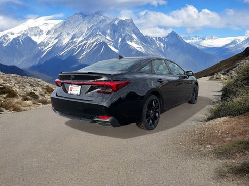 Used 2022 Toyota Avalon XSE image 5