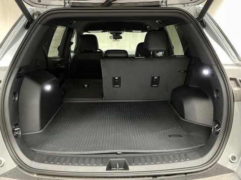 New 2027 Chevrolet Equinox RS w/ LPO, Floor Liner Package AWD/4WD image 32