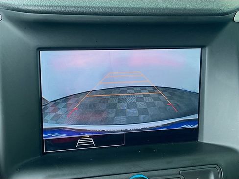 Used 2024 GMC Terrain SLE w/ Driver Convenience Package image 13