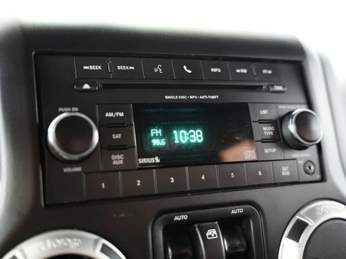 Used 2014 Jeep Wrangler Sahara w/ Mopar Chrome Edition Group image 19