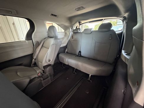 Used 2024 Toyota Sienna XLE AWD/4WD image 24