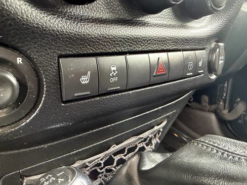 Used 2013 Jeep Wrangler Unlimited Rubicon w/ Dual Top Group AWD/4WD image 16