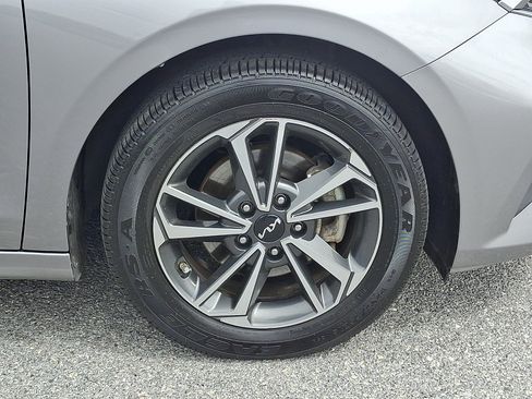 Certified 2024 Kia Forte LXS FWD image 8