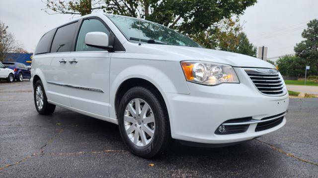 Used 2015 Chrysler Town & Country Touring w/ Driver Convenience Group FWD image 1