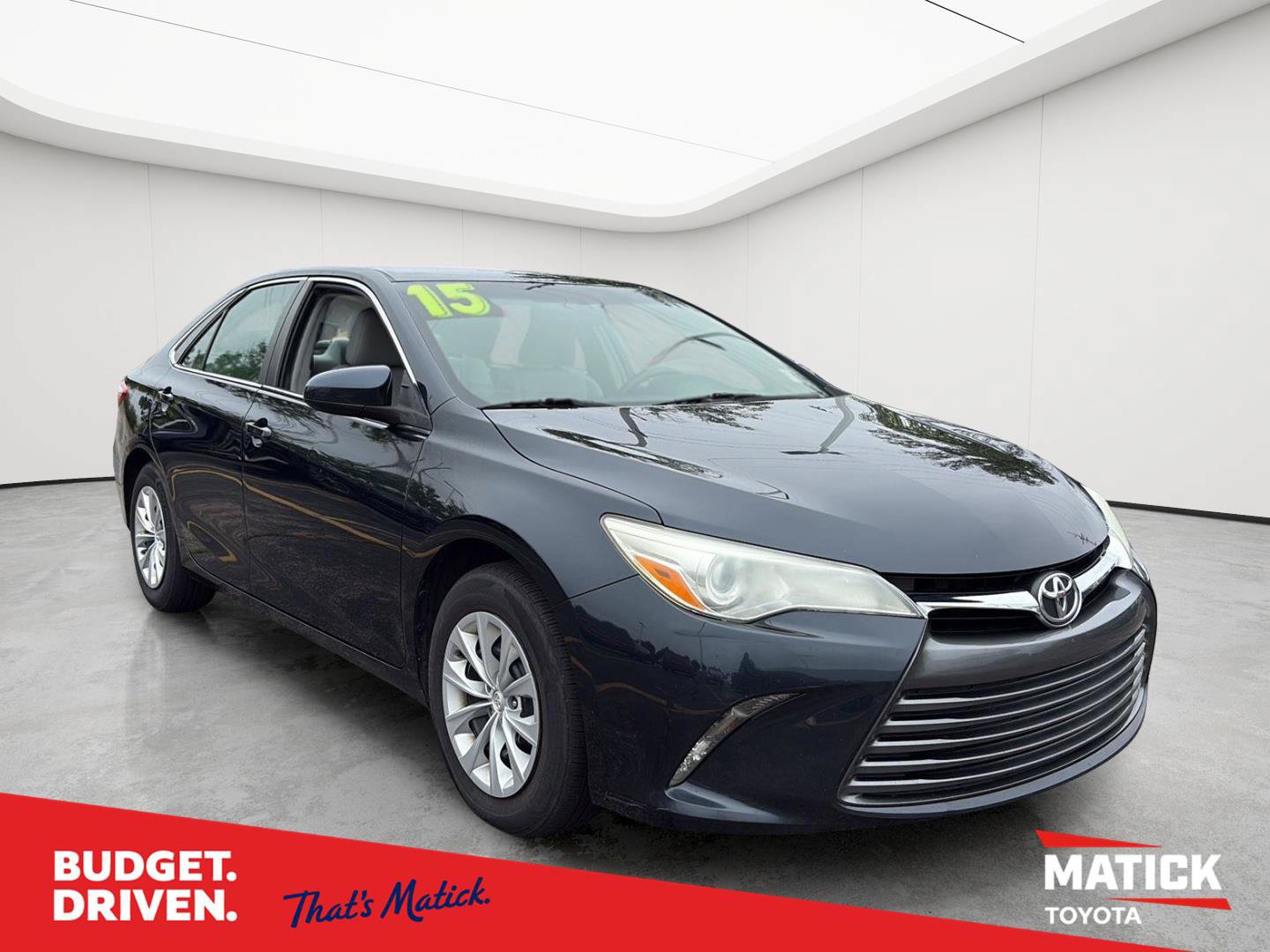 Used 2015 Toyota Camry FWD image 1