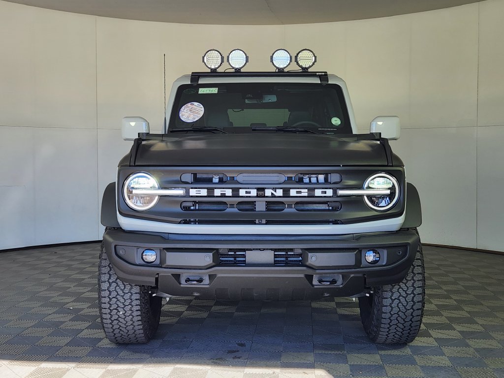 New 2026 Ford Bronco Outer Banks w/ Sasquatch Package AWD/4WD image 2