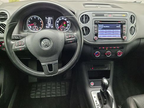 Used 2014 Volkswagen Tiguan SE image 22