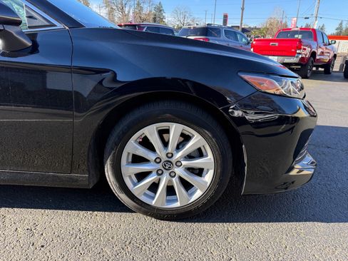 Used 2019 Toyota Camry LE FWD image 8
