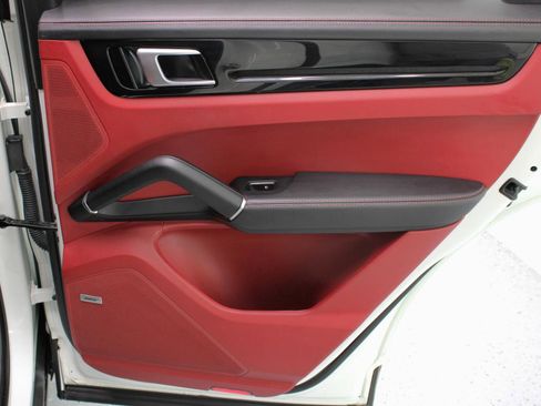 Used 2021 Porsche Cayenne image 44