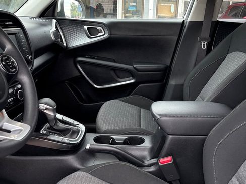 Used 2021 Kia Soul S image 9
