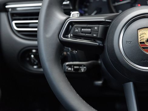 Certified 2026 Porsche Macan AWD/4WD image 15