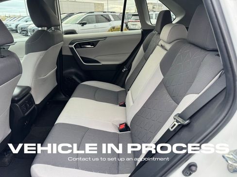 Used 2020 Toyota RAV4 XLE w/ XLE Grade Weather Package image 9