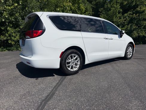 Used 2023 Chrysler Voyager LX FWD image 16