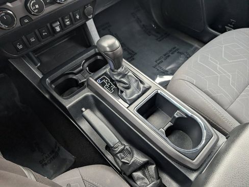 Used 2019 Toyota Tacoma TRD Sport image 18