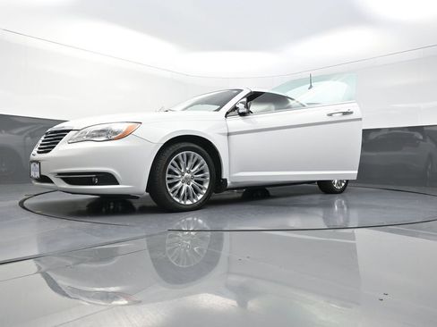 Used 2011 Chrysler 200 Limited FWD image 34