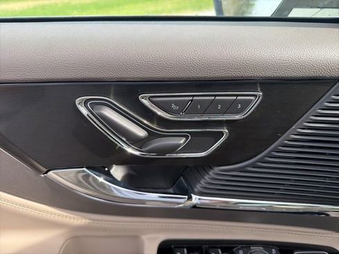 Used 2022 Lincoln Corsair AWD w/ Premium Package image 26