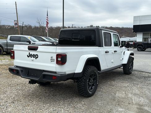 Certified 2024 Jeep Gladiator Sport image 4