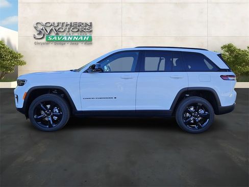 New 2025 Jeep Grand Cherokee Altitude RWD image 2