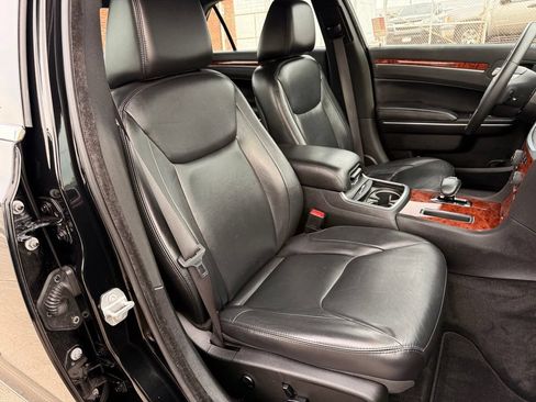 Used 2014 Chrysler 300 AWD w/ Driver Convenience Group image 27