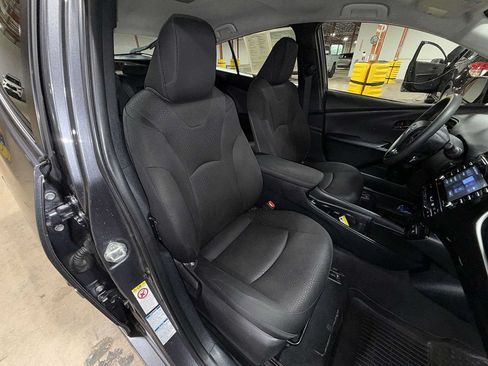 Used 2022 Toyota Prius LE AWD/4WD image 16