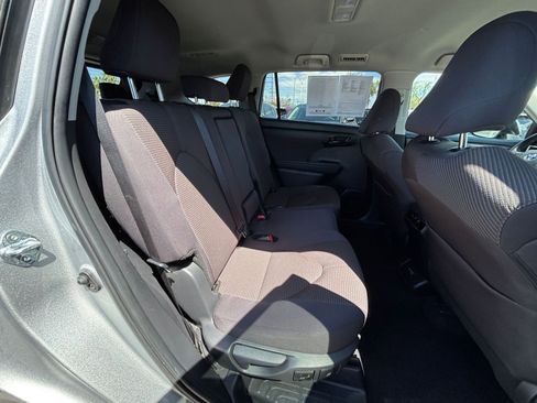 Used 2025 Toyota Highlander LE FWD image 41