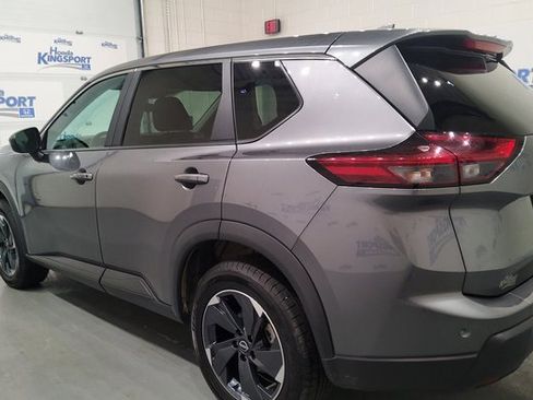 Used 2024 Nissan Rogue SV image 5