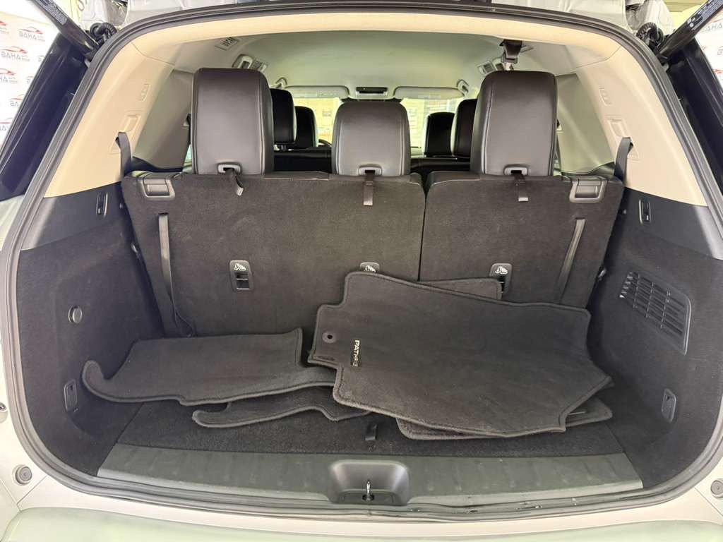 Used 2025 Nissan Pathfinder SL FWD image 48