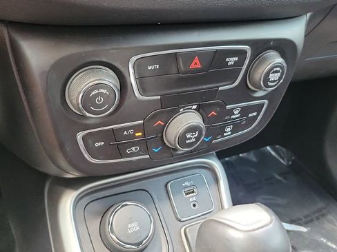 Used 2019 Jeep Compass Latitude w/ Popular Equipment Group AWD/4WD image 18