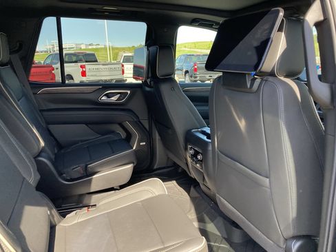 Used 2024 Chevrolet Tahoe Premier w/ Premium Package AWD/4WD image 17