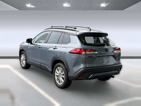 Used 2022 Toyota Corolla Cross LE w/ Moonroof Package AWD/4WD image 3