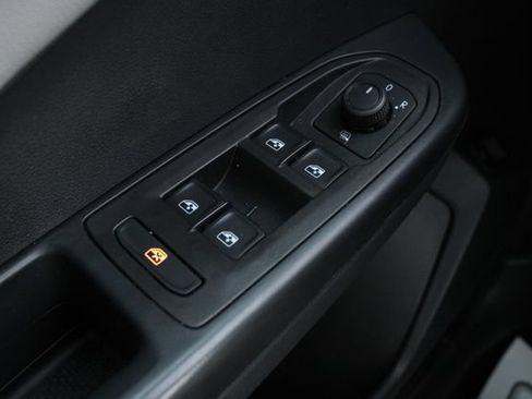 Used 2024 Volkswagen Taos SE AWD/4WD image 7