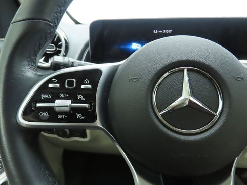 Certified 2022 Mercedes-Benz GLB 250 image 11