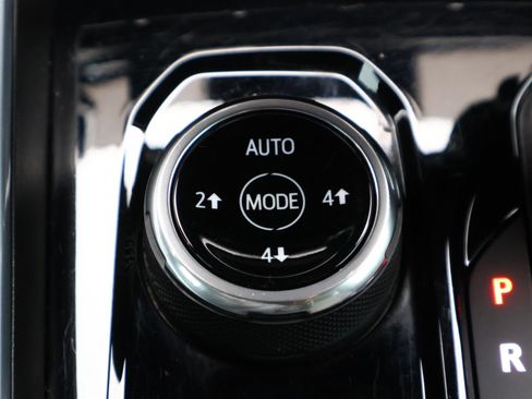 Used 2024 Chevrolet Colorado ZR2 w/ ZR2 Convenience Package III image 30