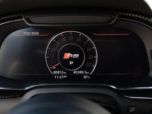 Used 2018 Audi R8 V10 RWD image 48