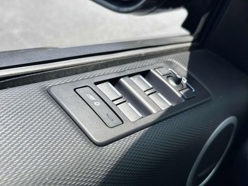 Used 2024 Land Rover Discovery Dynamic SE image 26