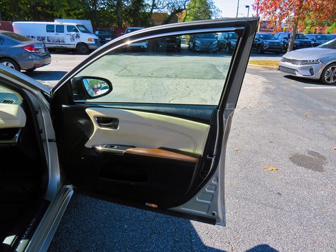 Used 2016 Toyota Avalon Limited image 32
