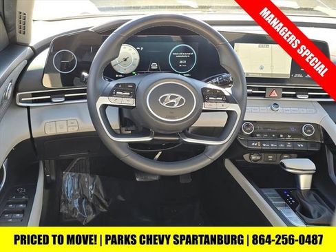 Used 2023 Hyundai Elantra Limited w/ Preferred Accessory Package image 15