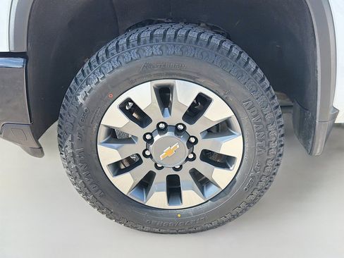 Used 2024 Chevrolet Silverado 2500 Custom w/ Custom Value Package image 43