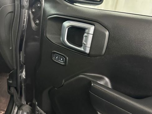 Used 2022 Jeep Gladiator Willys image 41