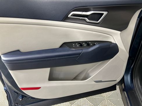 Used 2023 Kia Sportage EX image 11