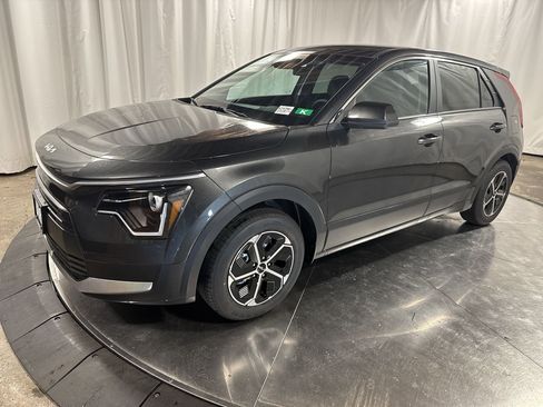 Certified 2025 Kia Niro LX image 1