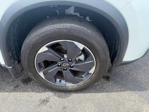 Used 2024 Nissan Rogue SV w/ SV Premium Package FWD image 9