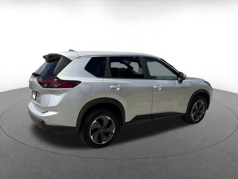 Used 2025 Nissan Rogue SV AWD/4WD image 14
