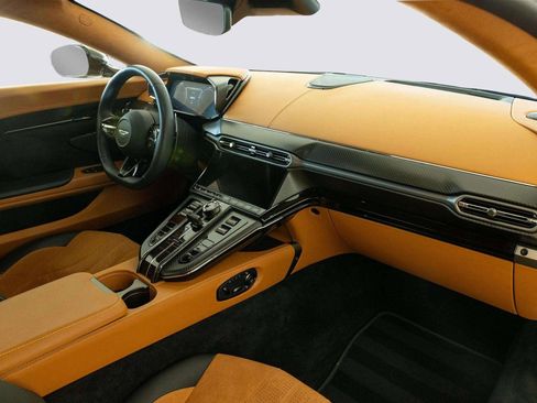 Used 2025 Aston Martin V8 Vantage Coupe RWD image 34