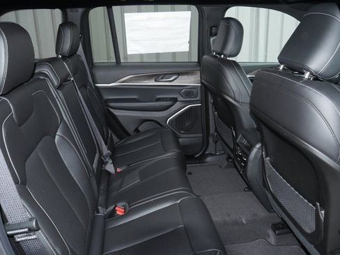 New 2026 Jeep Grand Cherokee Limited w/ Luxury Tech Group II AWD/4WD image 22
